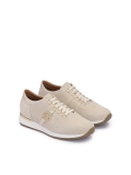 Sneakers da donna in camoscio beige decorate con un monogramma JORDAN