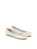 Ballerine in pelle bianca decorate con una spilla in metallo SEVILLA