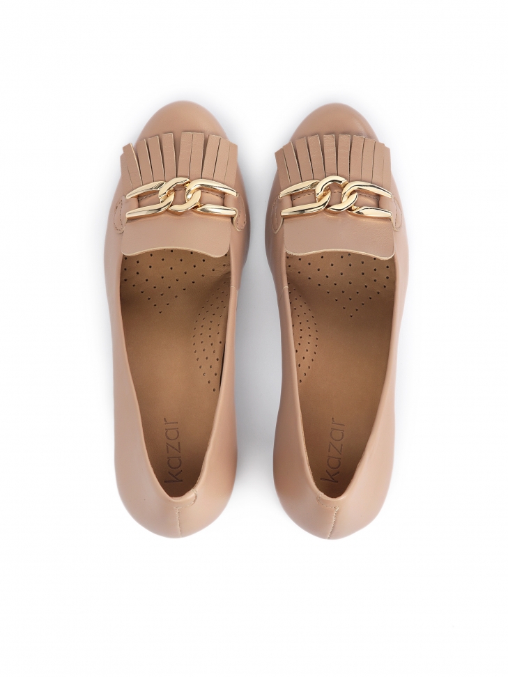 Décolleté in pelle marrone chiaro con nappe e catena WENDY