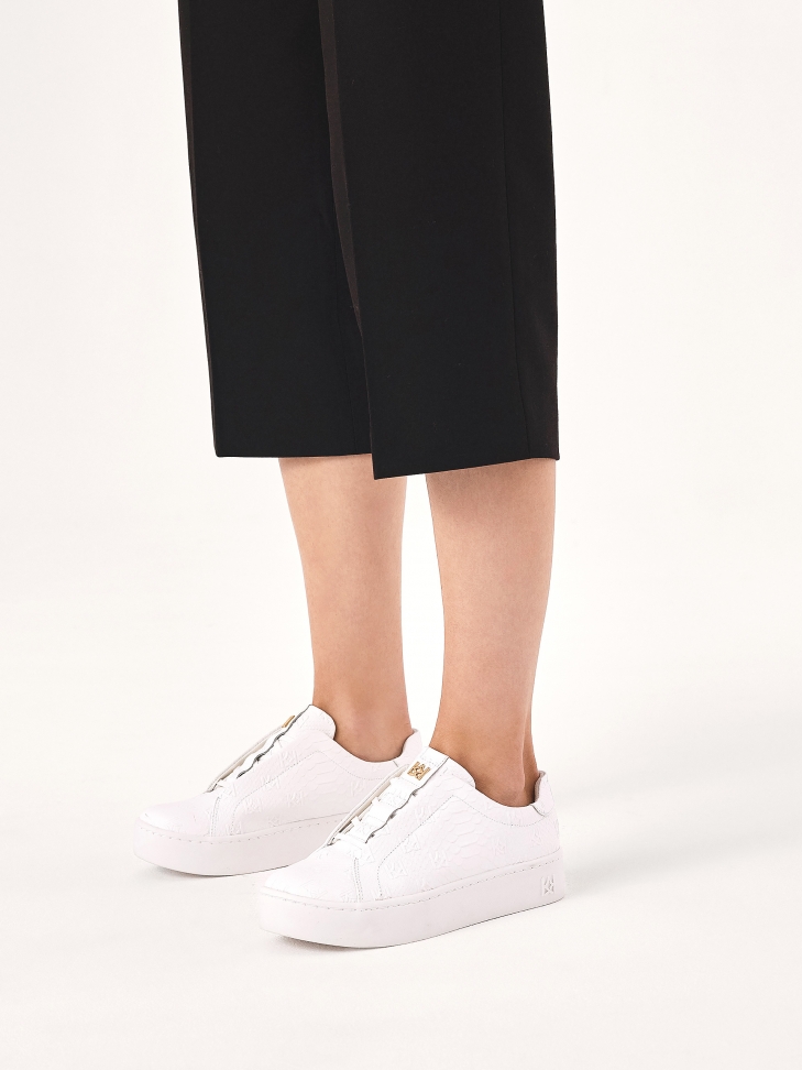 Sneakers bianche con monogramma KAZAR in rilievo MALIA