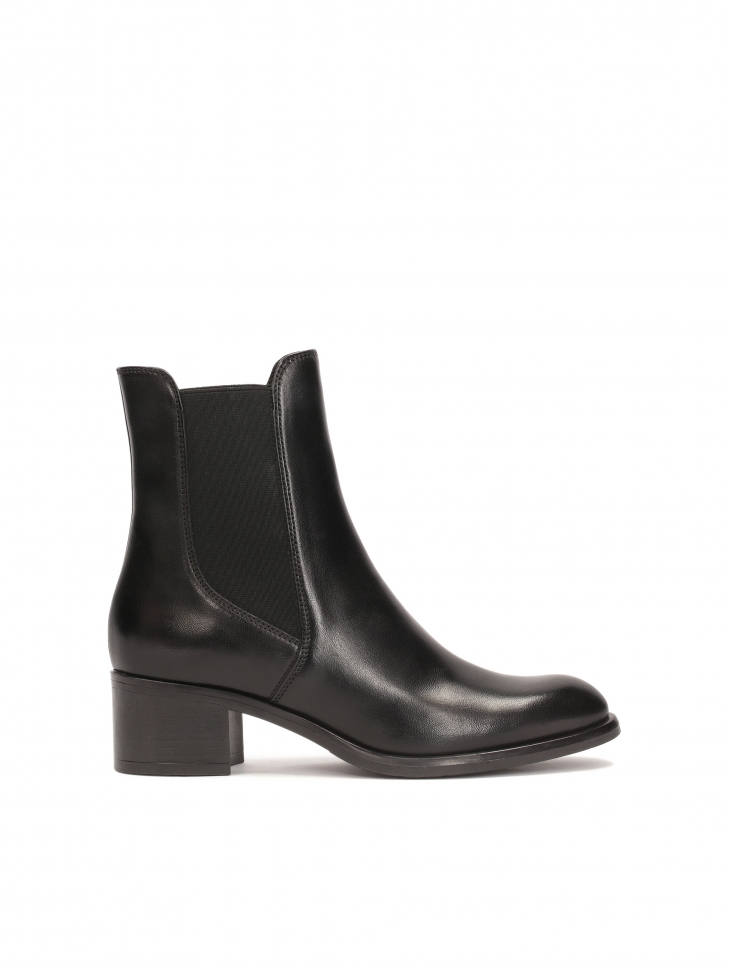 Stivali confortevoli con inserti elastici  DASHA