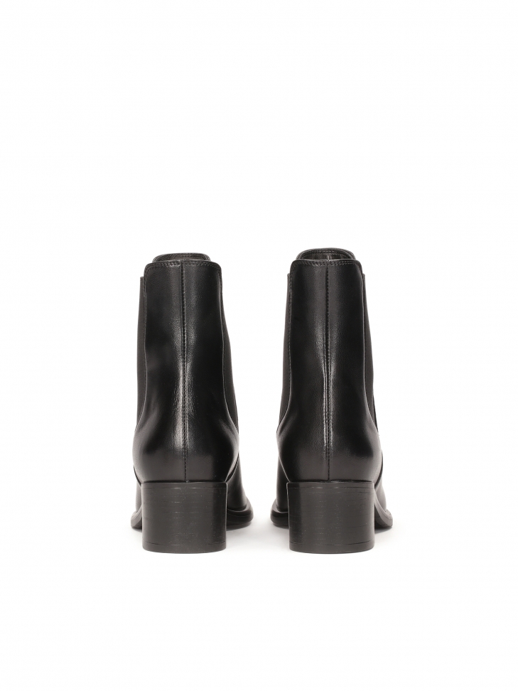 Stivali confortevoli con inserti elastici  DASHA