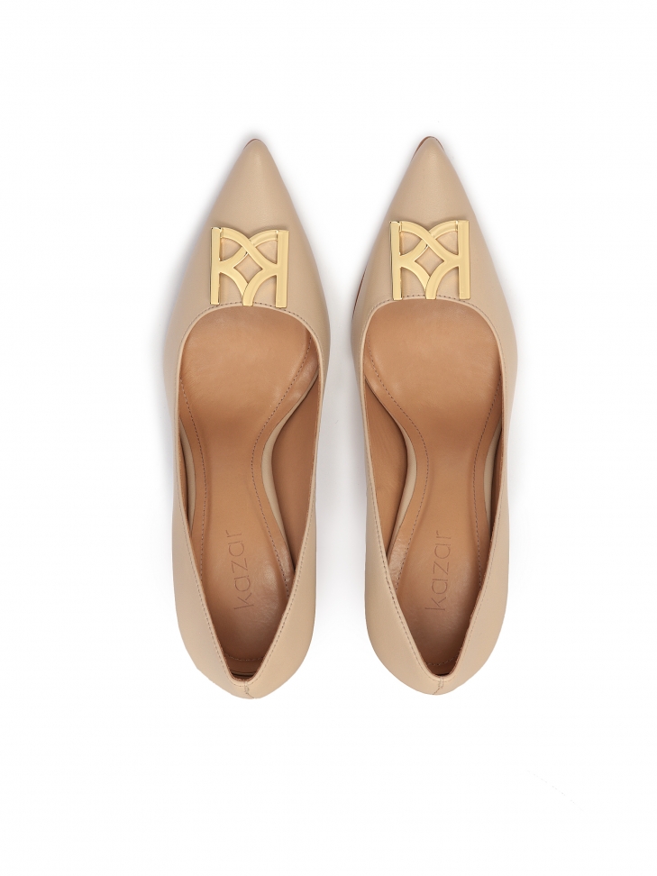 Décolleté in pelle con decorazioni in metallo NEW BIANCA