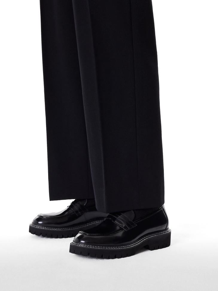 Mocassini neri cuciti con filo bianco KS BLADEN