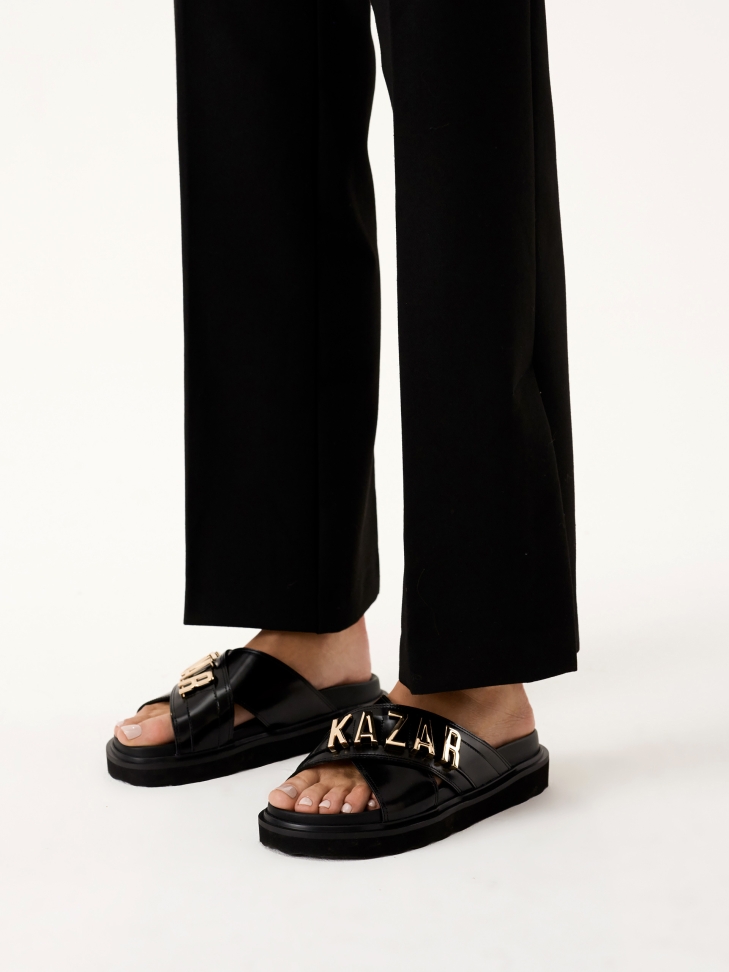 Mules in pelle nera con scritte in metallo DESIRE