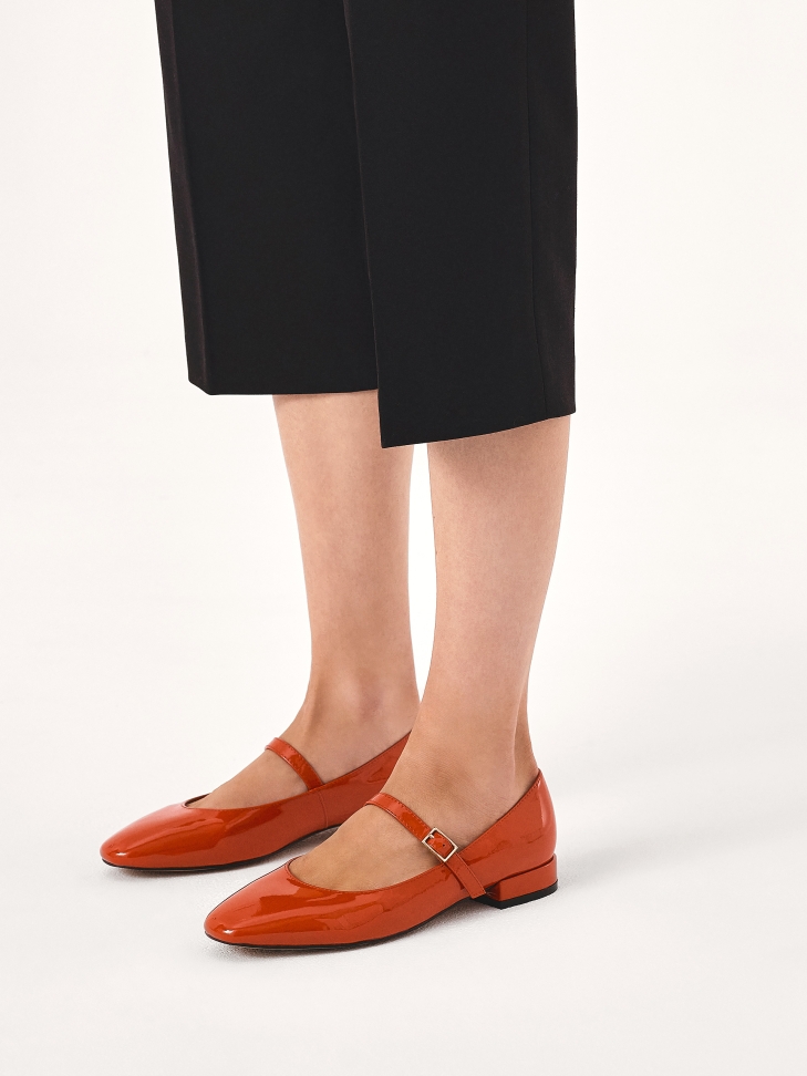 Décolleté rosse con suola piatta di Mary Jane BLACK