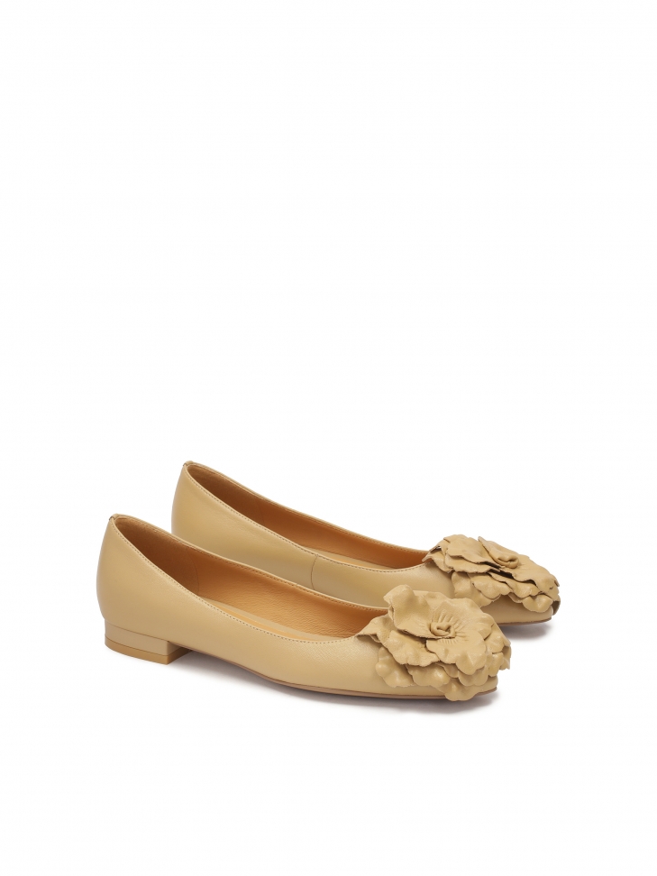 Décolleté beige con fiore LIWIA