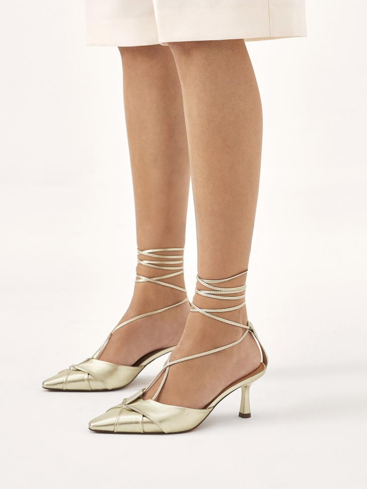 Décolleté con tacco aperto di colore oro KIRA