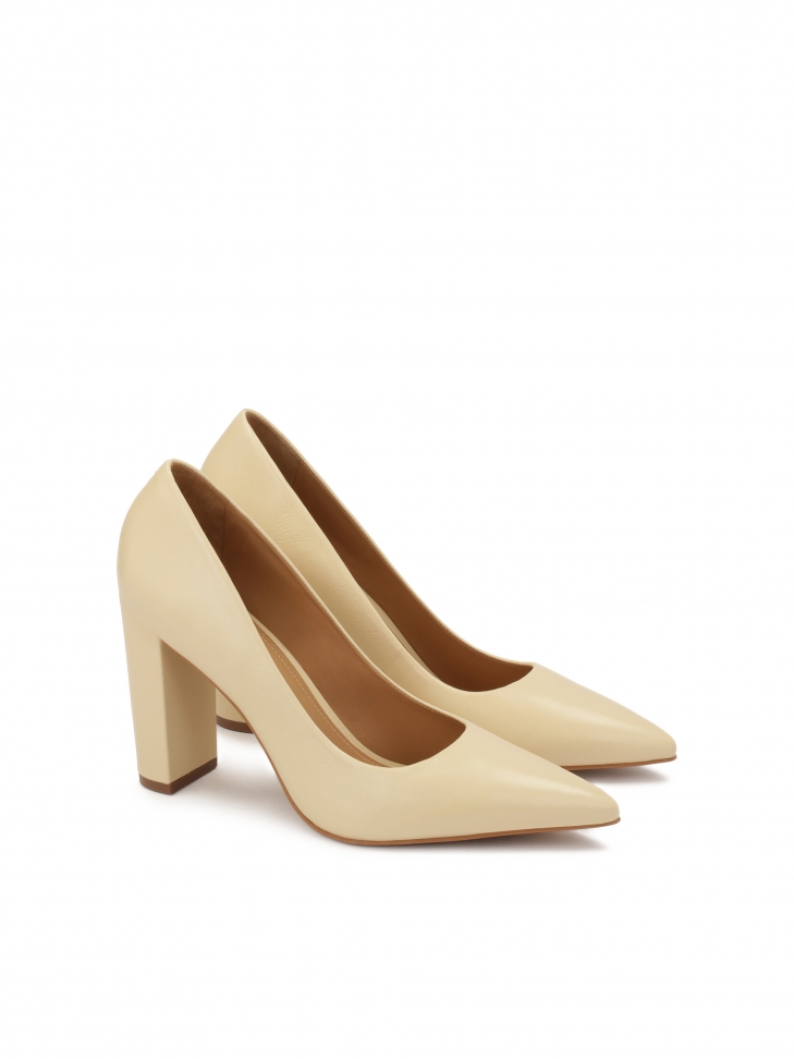 Décolleté con tacco largo color crema BLUEBELL