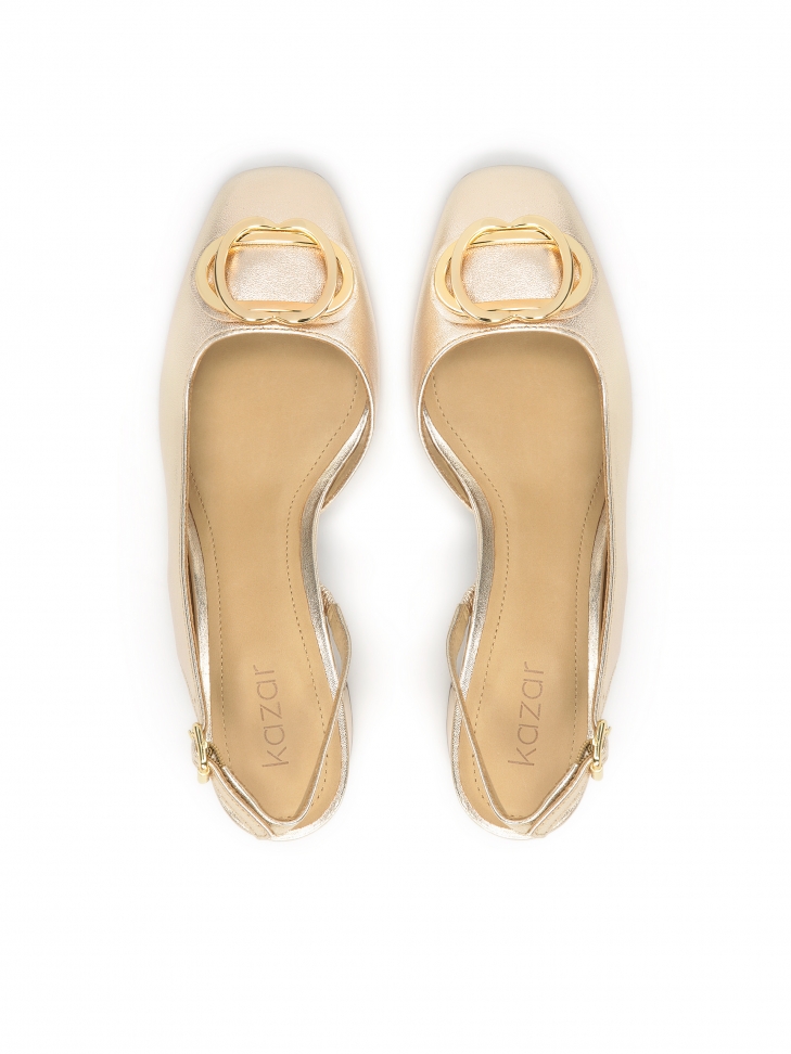 Décolleté dorate con tacco aperto e decorazioni metalliche sul naso GAURA