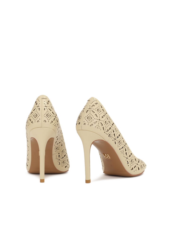 Décolleté peep toe color crema con motivo traforato  AUDE