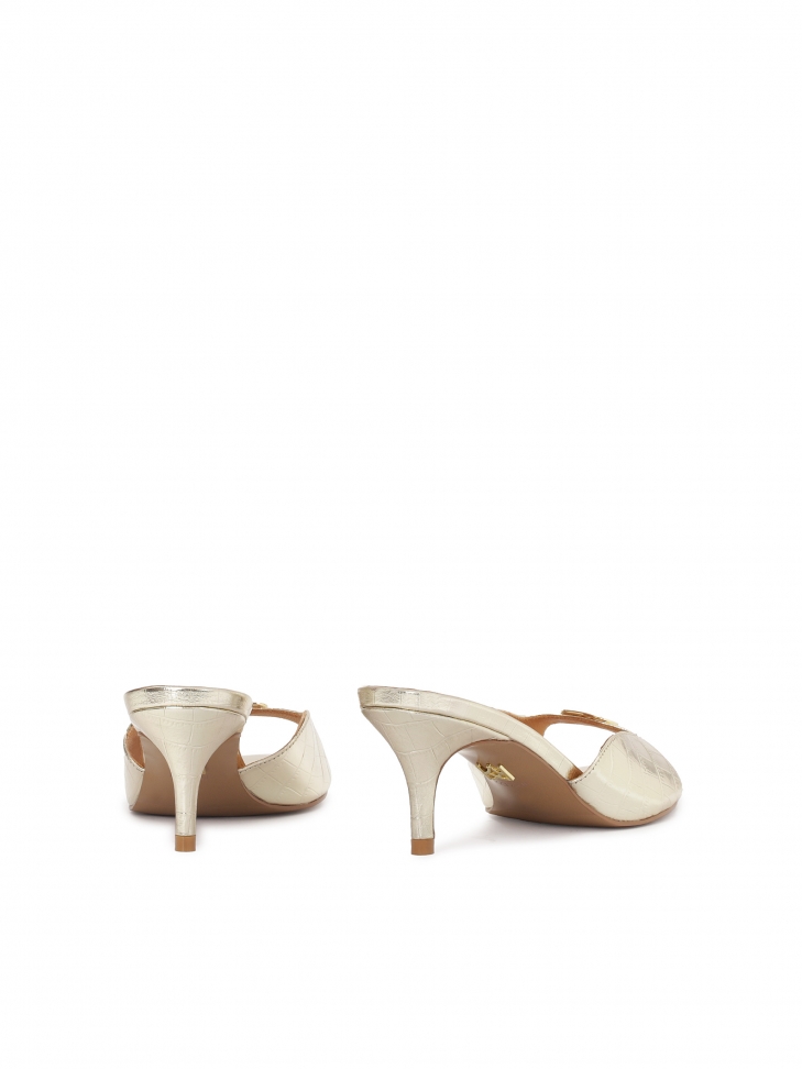 Mules con monogramma in oro lucido di KAZAR LUCIA