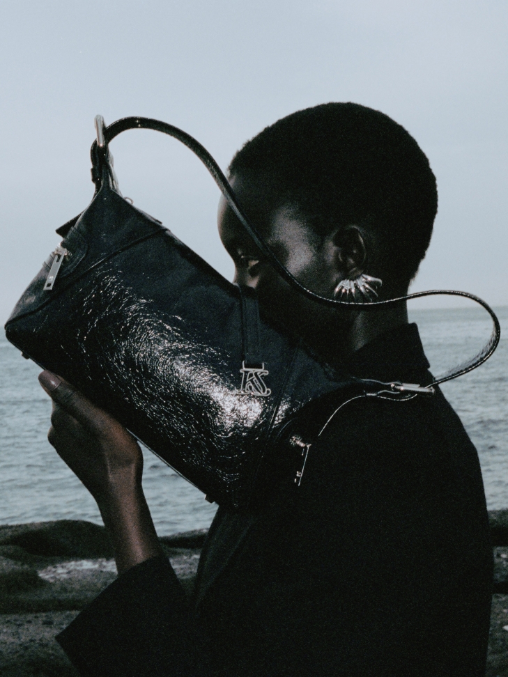 Borsa a tracolla in pelle nera BRIANA