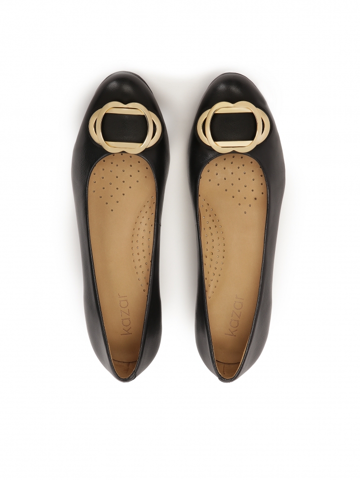 Décolleté basse in pelle con decorazioni in metallo HELLA