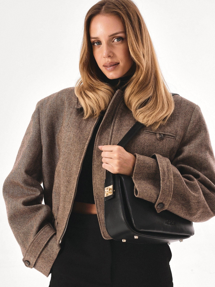 Borsa a mano nera con vistosa tracolla a spillo RAISE