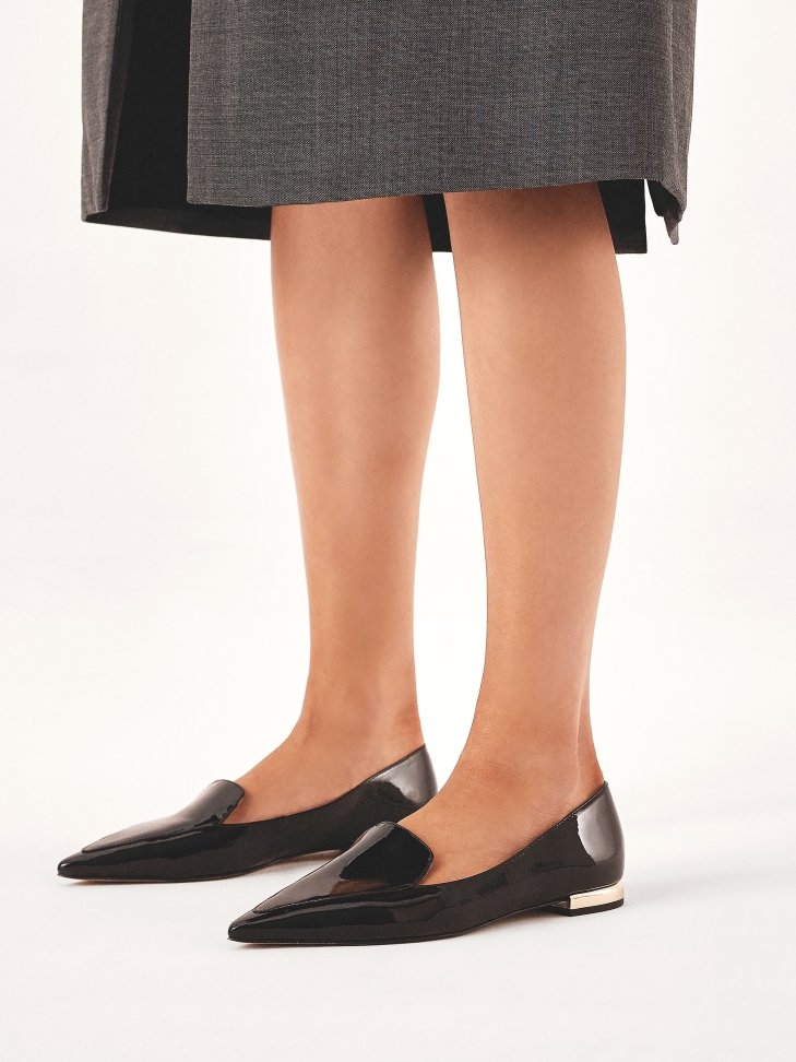 Décolletés piatte in vernice con tacco dorato LIVIA