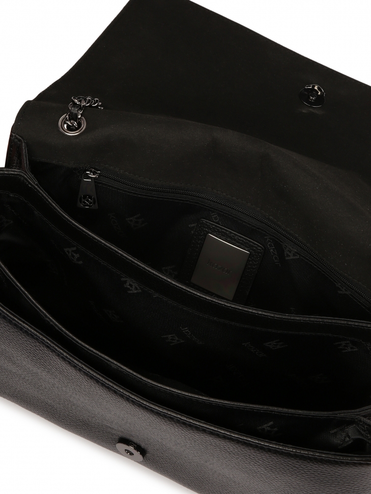 Borsetta nera ornata sospesa a una catena TERN M