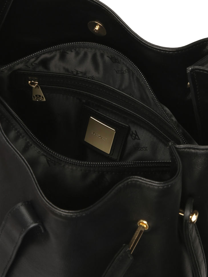 Borsa a tracolla nera e impugnature in metallo ALEXANDRIA