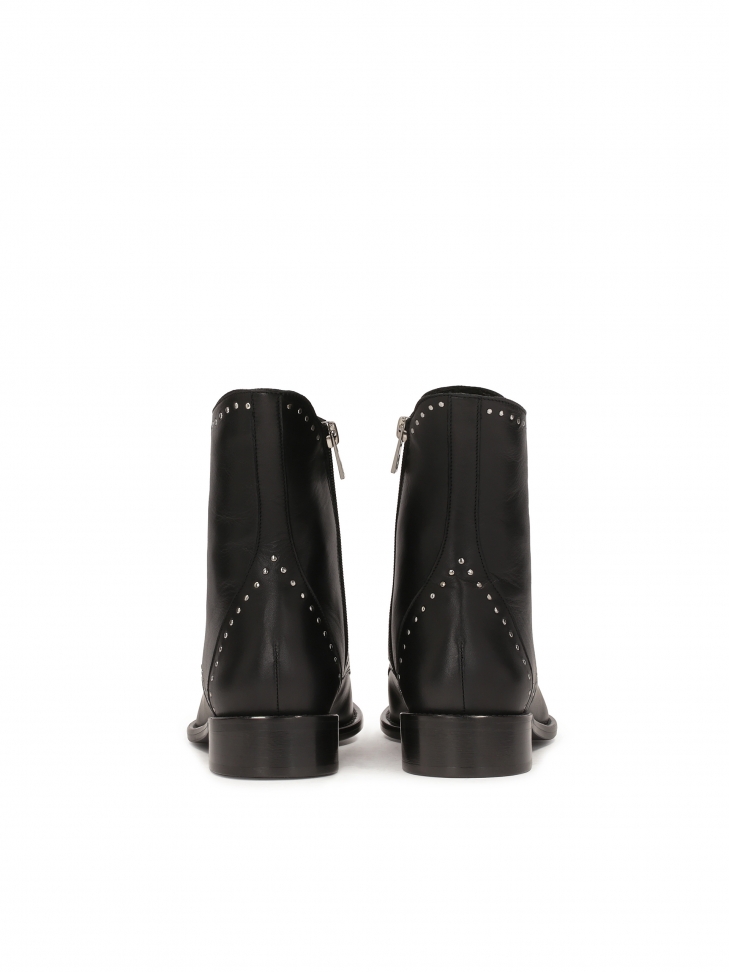 Stivali neri decorati con rivetti INCA