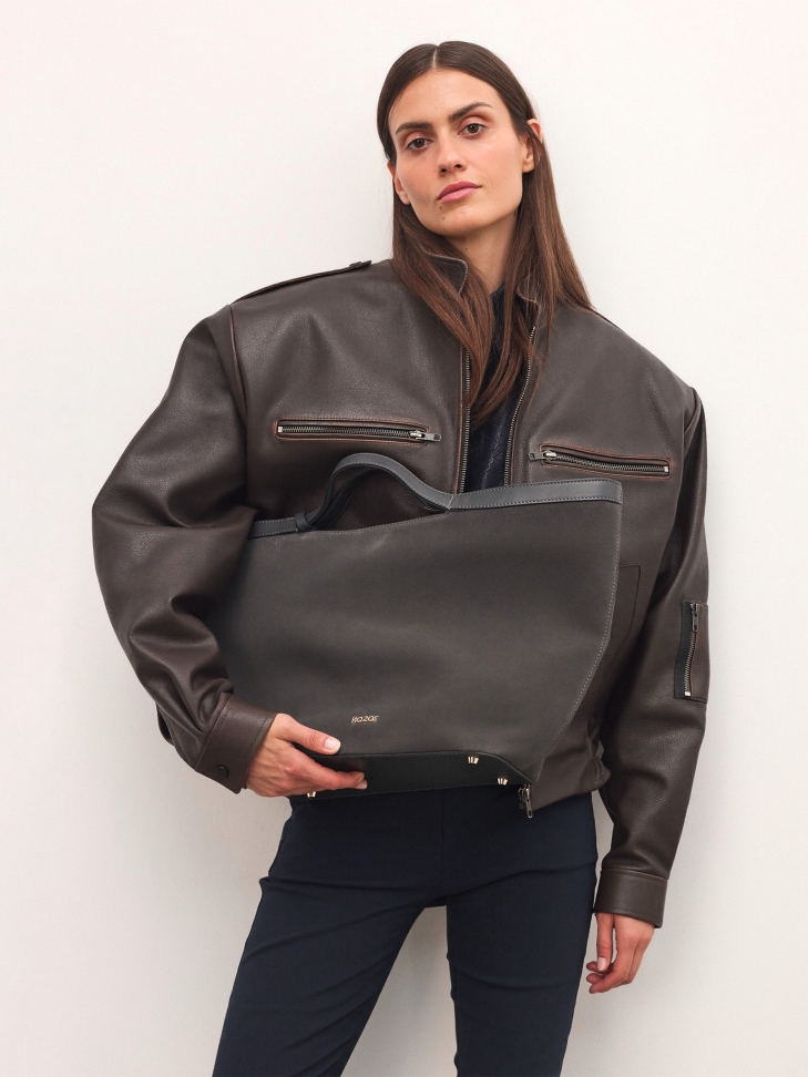 Borsa grande realizzata in una combinazione di pelle scamosciata e pelle naturale RILEY