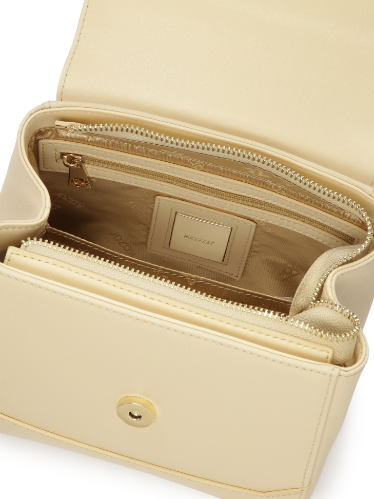 Borsetta con patta decorata con motivo traforato KRISTENA