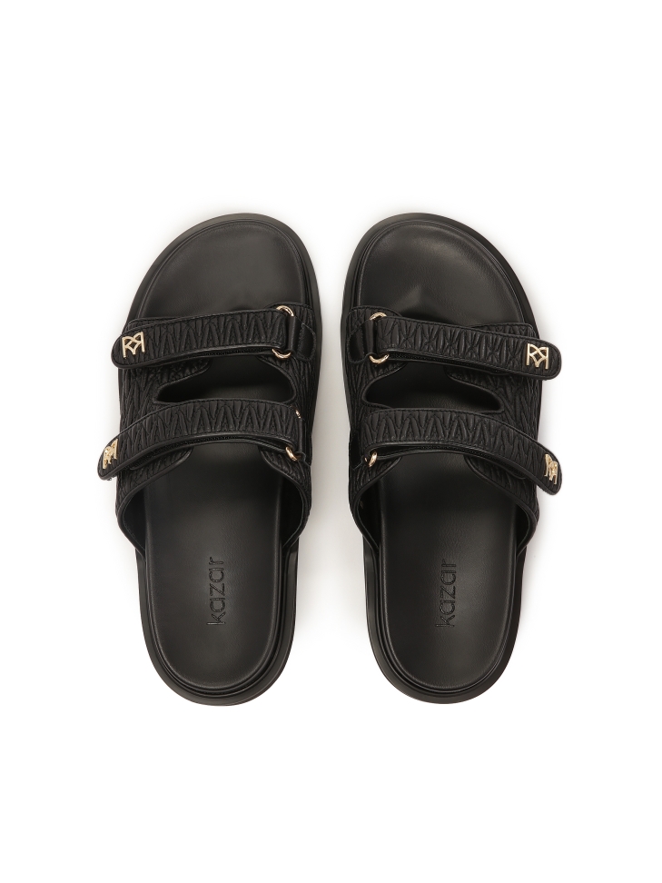 Scivoli in pelle nera goffrata su una suola confortevole DESIRE