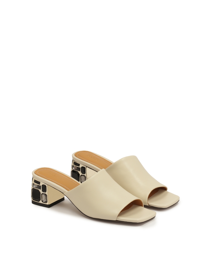 Mules eleganti su un tacco decorato con pietre  CARLYN