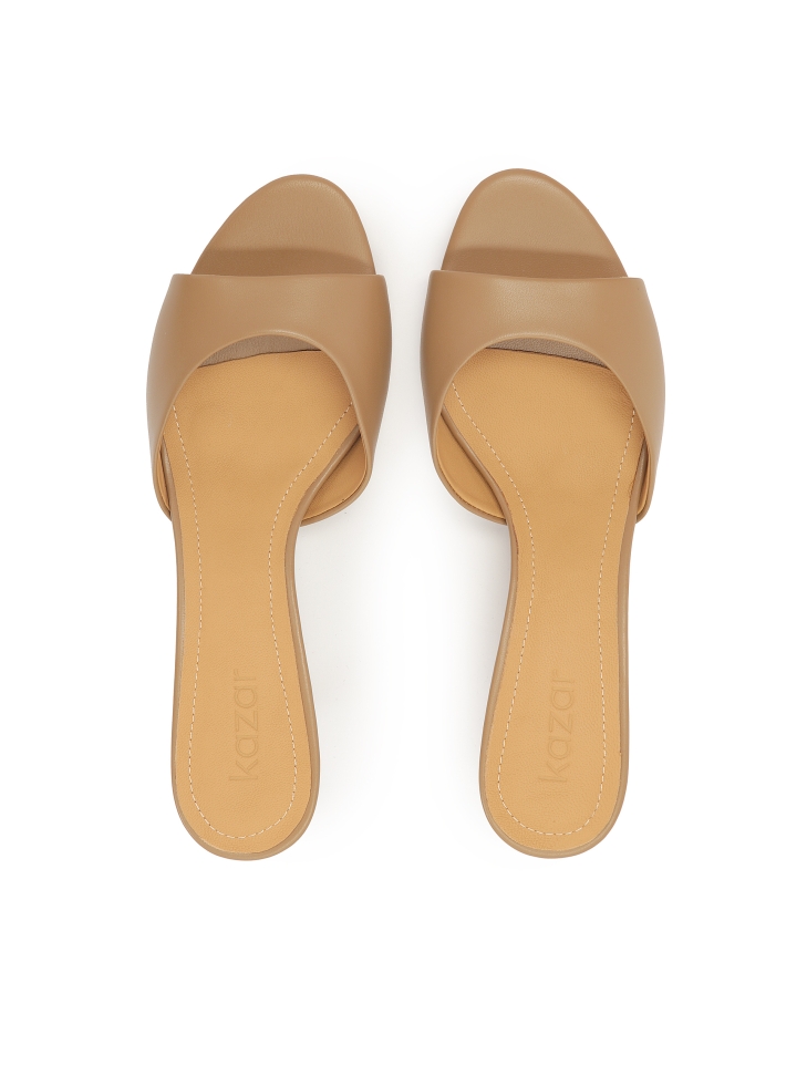 Mules con tacco a spillo basso di colore marrone chiaro  LUCIA