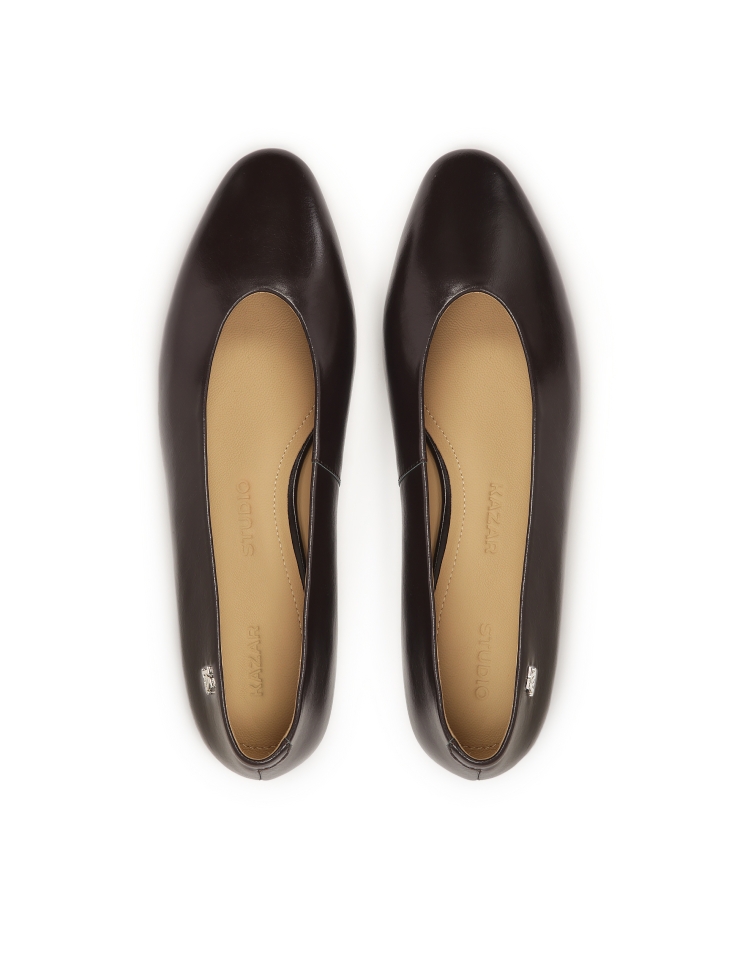 Pompe di colore marrone scuro con naso leggermente arrotondato  KS OTTILIE