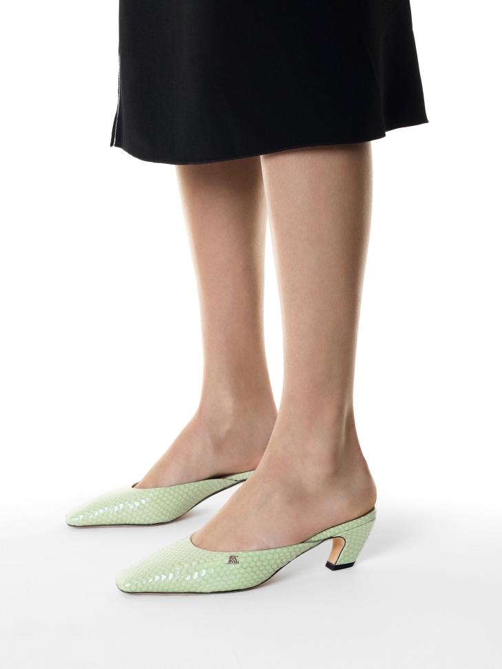 Mules con frontale incorporato con motivo in rilievo KS LEONIE