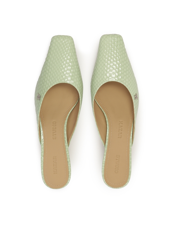 Mules con frontale incorporato con motivo in rilievo KS LEONIE