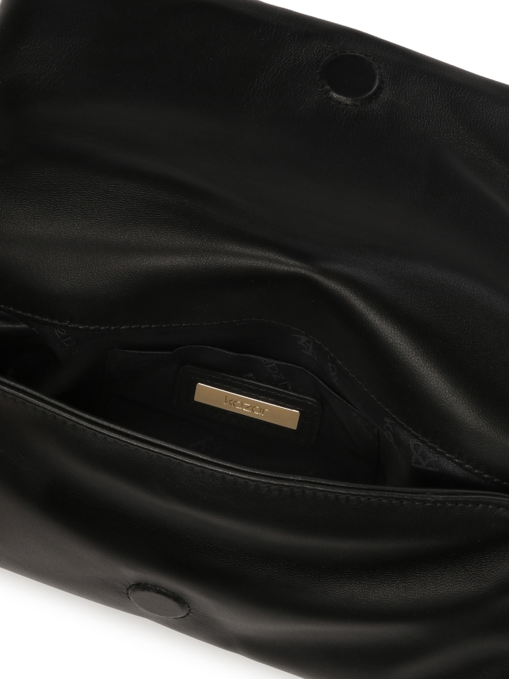 Borsa nera a soffietto con decorazioni in metallo ISADORA