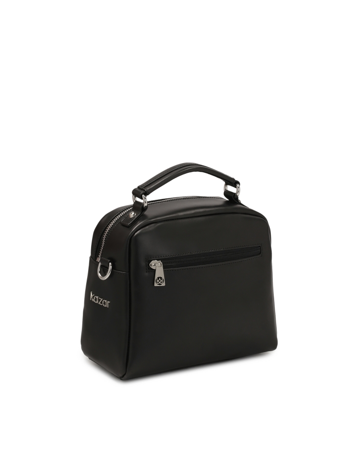 Borsa nera decorata con rivetti d'argento NASIRA