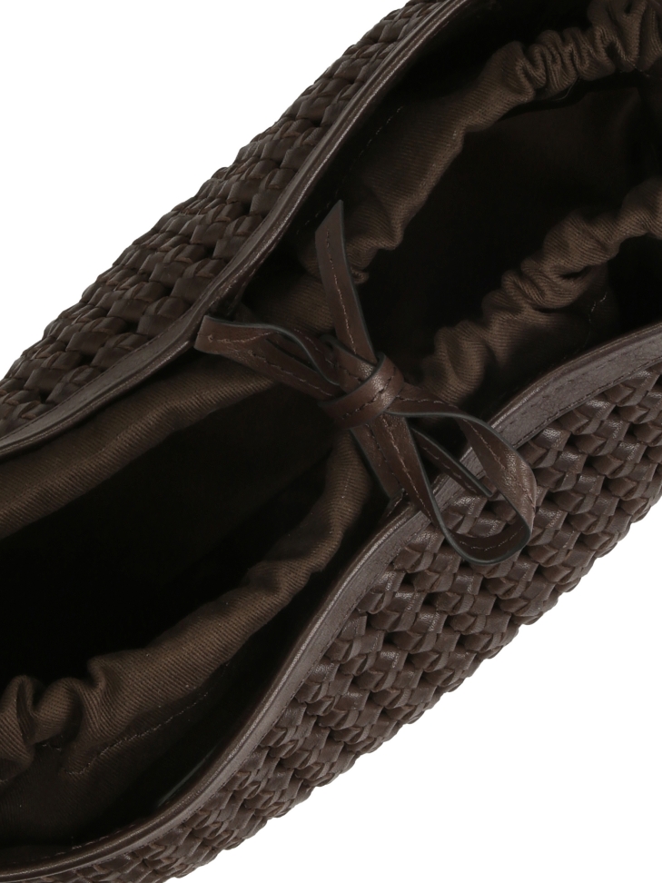 Borsetta oblunga marrone con motivo a treccia KS JOSLYNE