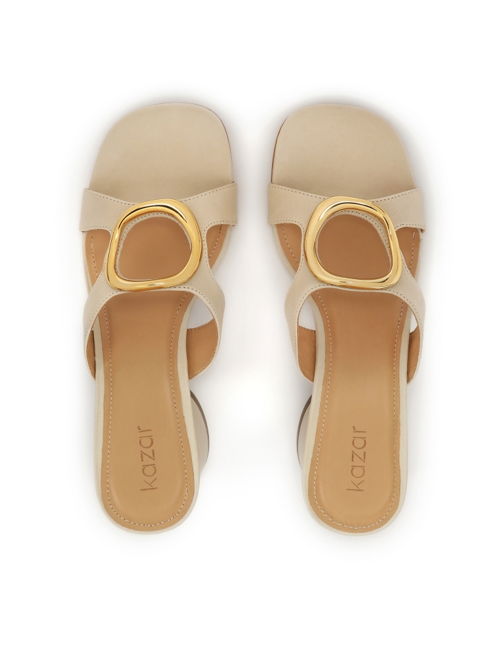 Mules in pelle con decorazioni in metallo sui cinturini NURI