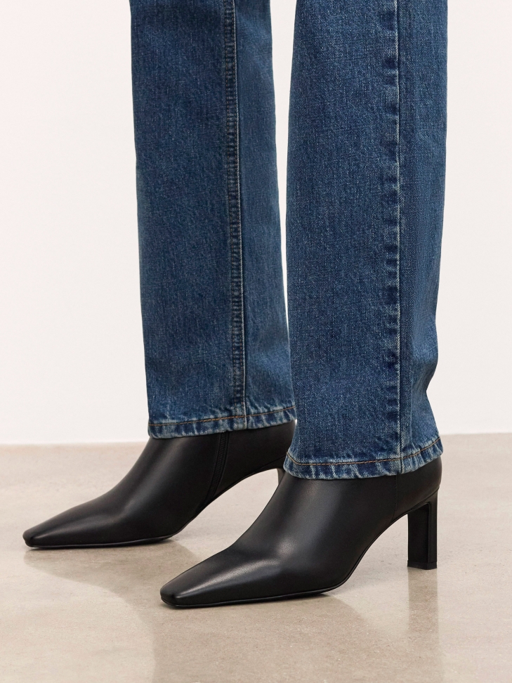 Stivali in pelle con naso allungato LAURYN