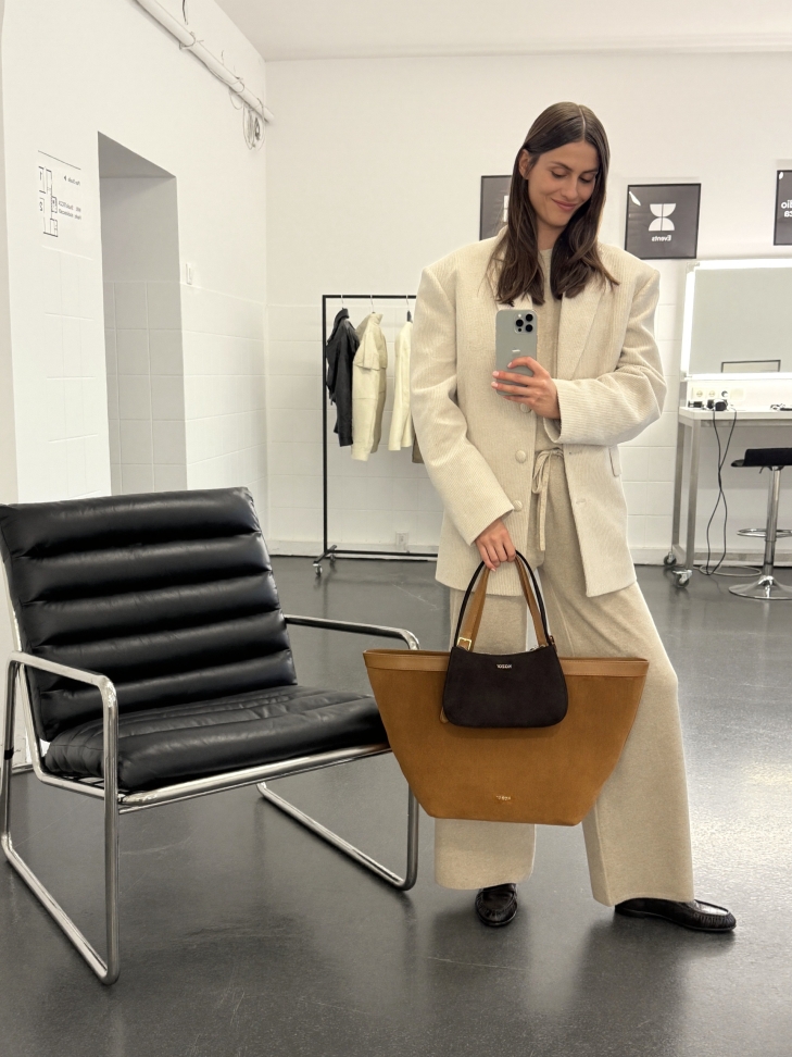 Borsa a trapezio in camoscio marrone chiaro NAN