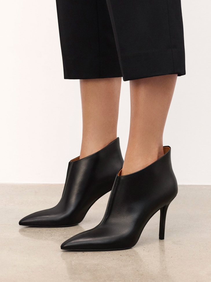 Stivali neri con tacco a spillo MANTIDA