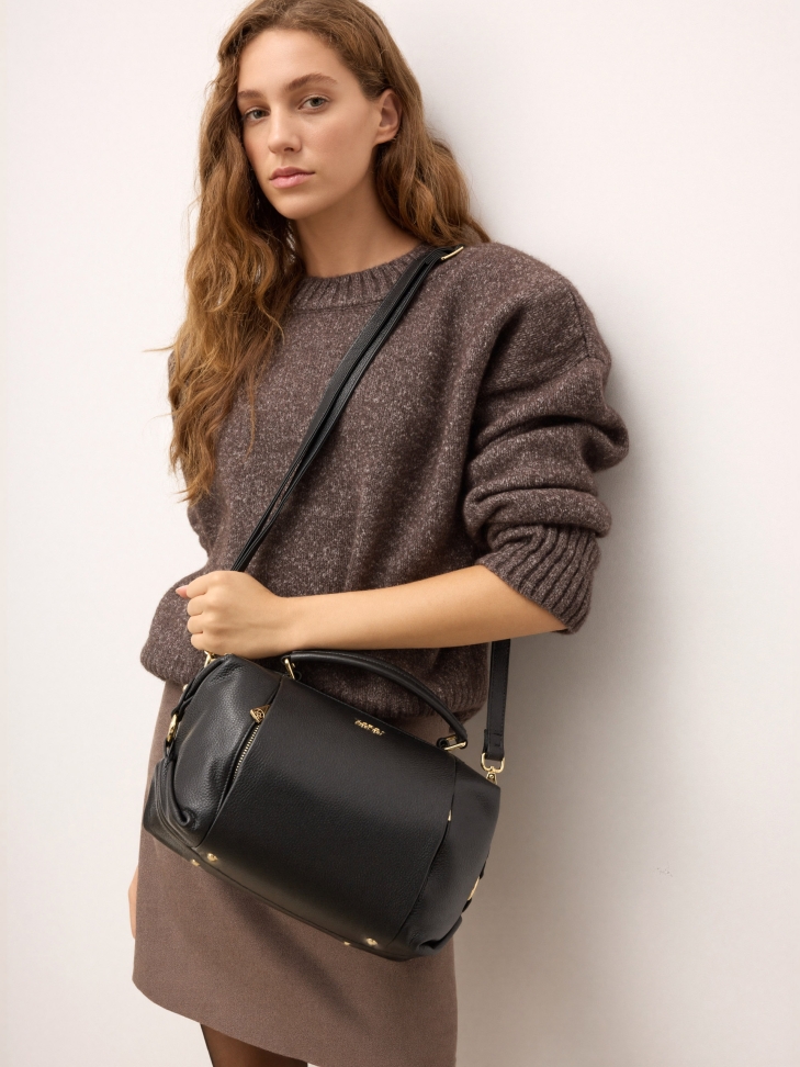 Borsa a bauletto in pelle nera e dettagli in oro ROCE