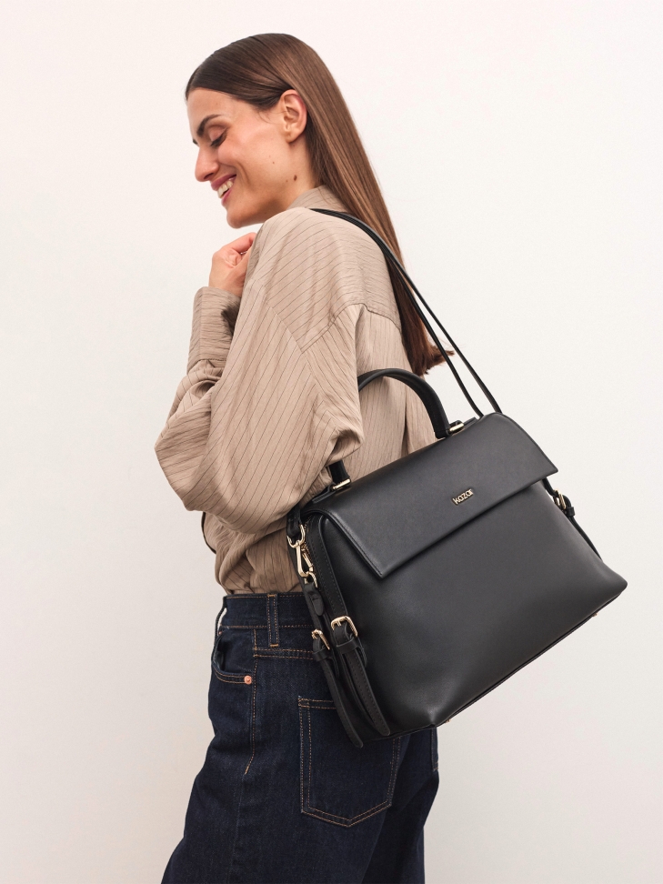 Borsa nera a trapezio con patta e impugnatura  FIORAYA